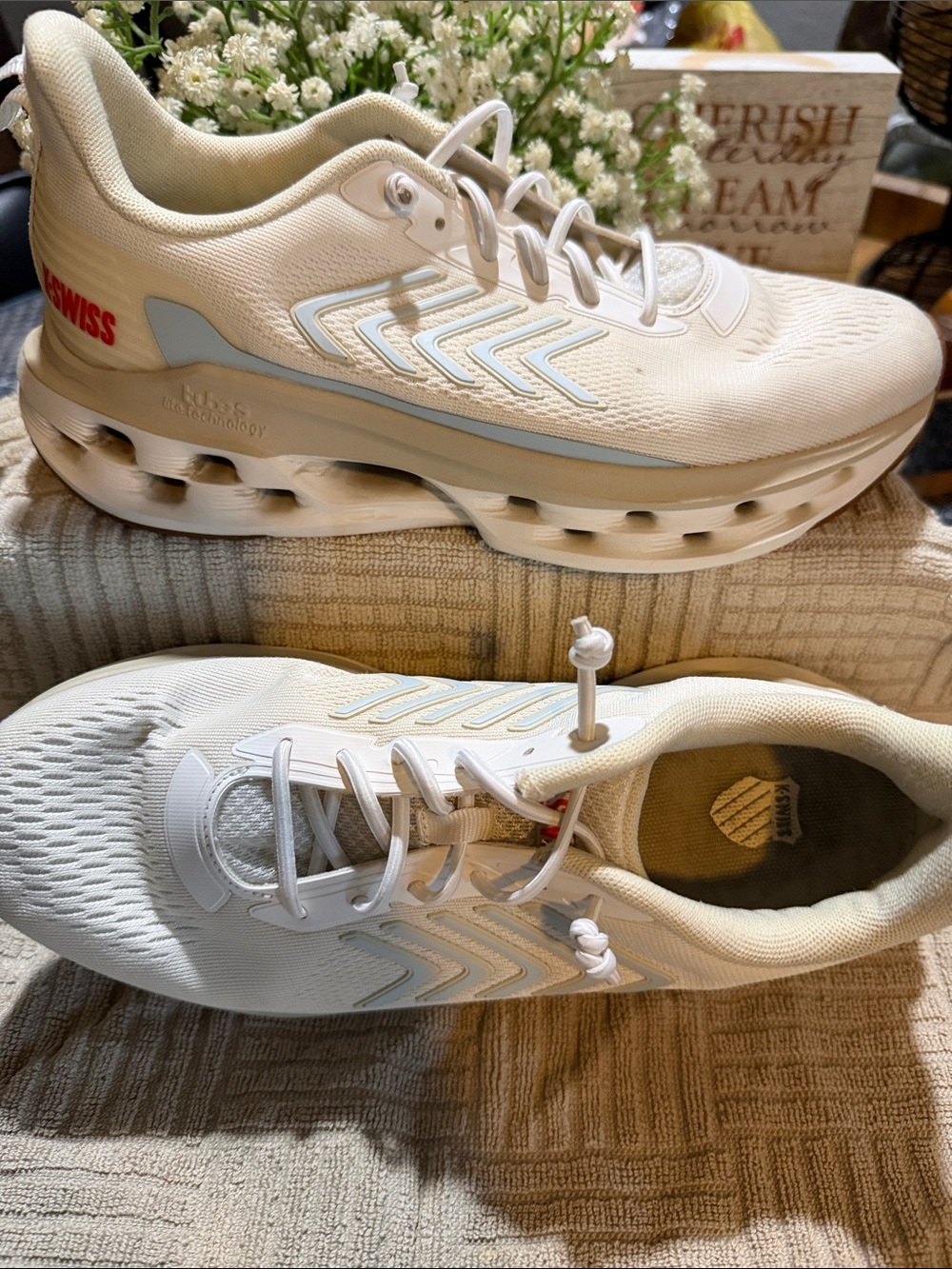 K-Swiss Women's Cream/White Cushioned Athletic Running Shoes